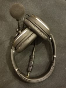 ModMic 5 mounted on Axceed headphones